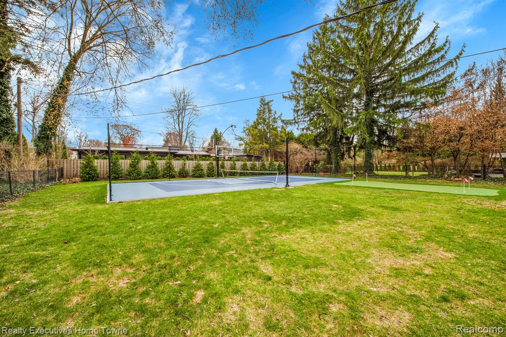71 Merriweather Road Grosse Pointe Farms, MI 48236 - Photo 8 of 36