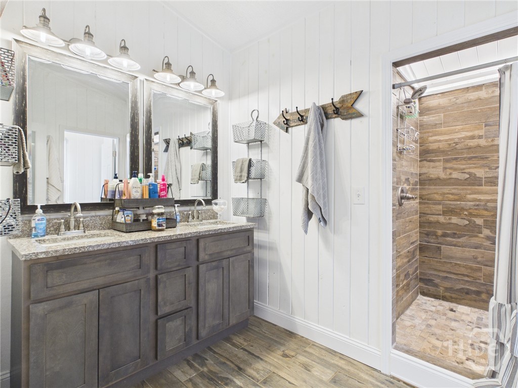 228-232 Hickory Point Buckhead, GA 30625 - Photo 12 of 38 Primary Bathroom