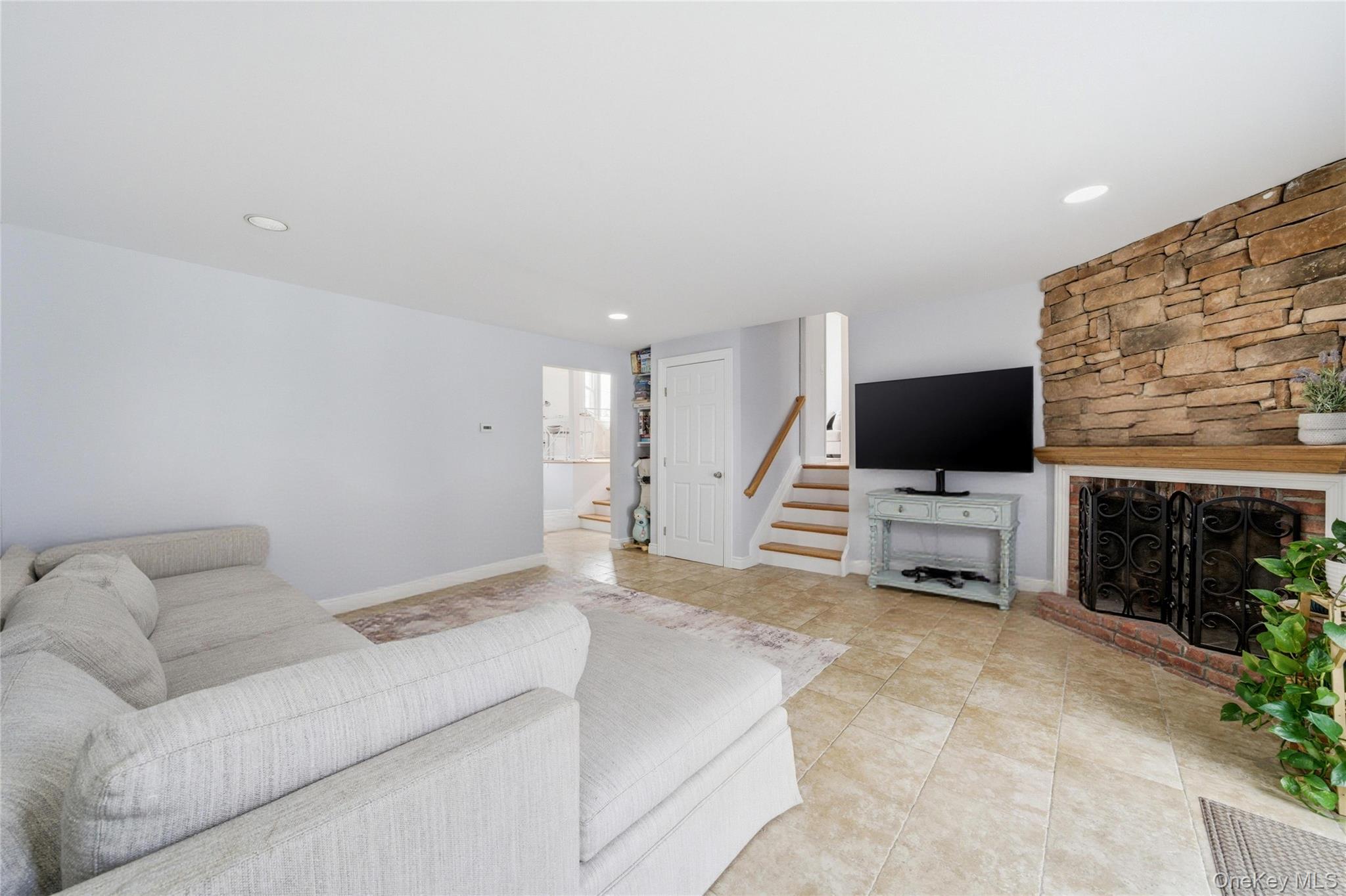161 Sunset Road Massapequa, NY 11758 - Photo 6 of 36