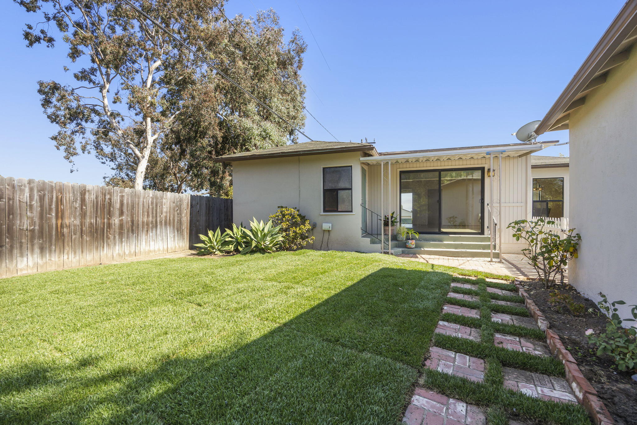 155 South Ontare Road Santa Barbara, CA 93105 - Photo 34 of 45 a backyard of a house with table and chairs