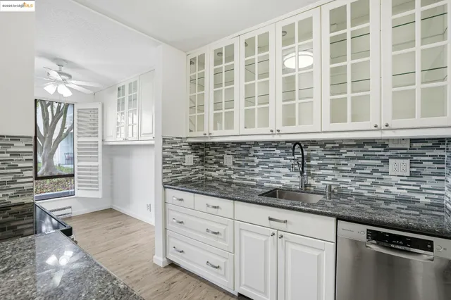 $339,000 | 2 Admiral Drive, Unit B276, Emeryville, CA 94608