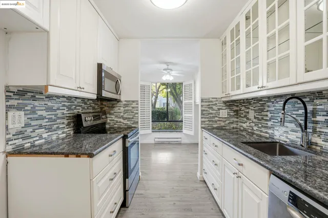 $339,000 | 2 Admiral Drive, Unit B276, Emeryville, CA 94608