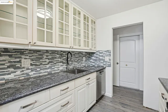 $339,000 | 2 Admiral Drive, Unit B276, Emeryville, CA 94608