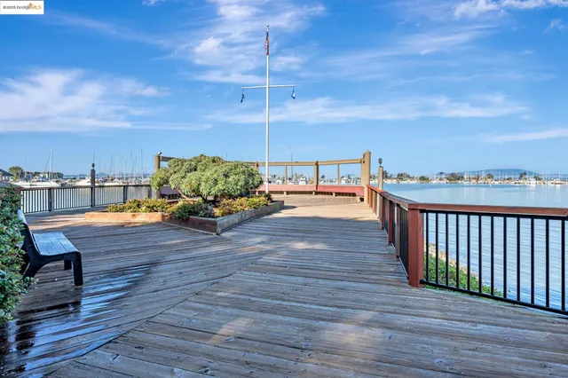 a view of a tennis court