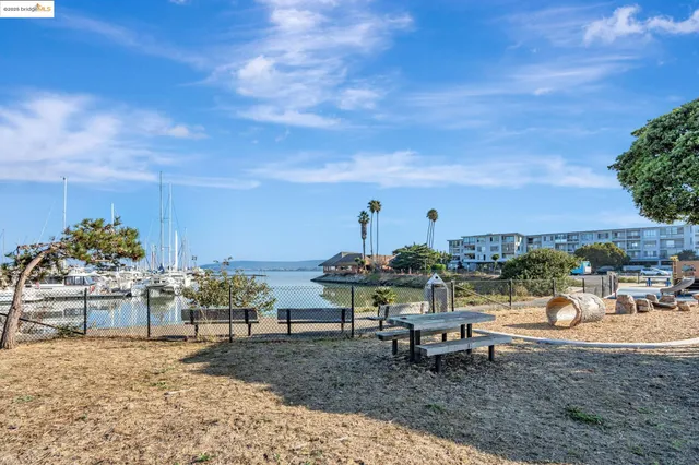 $339,000 | 2 Admiral Drive, Unit B276, Emeryville, CA 94608