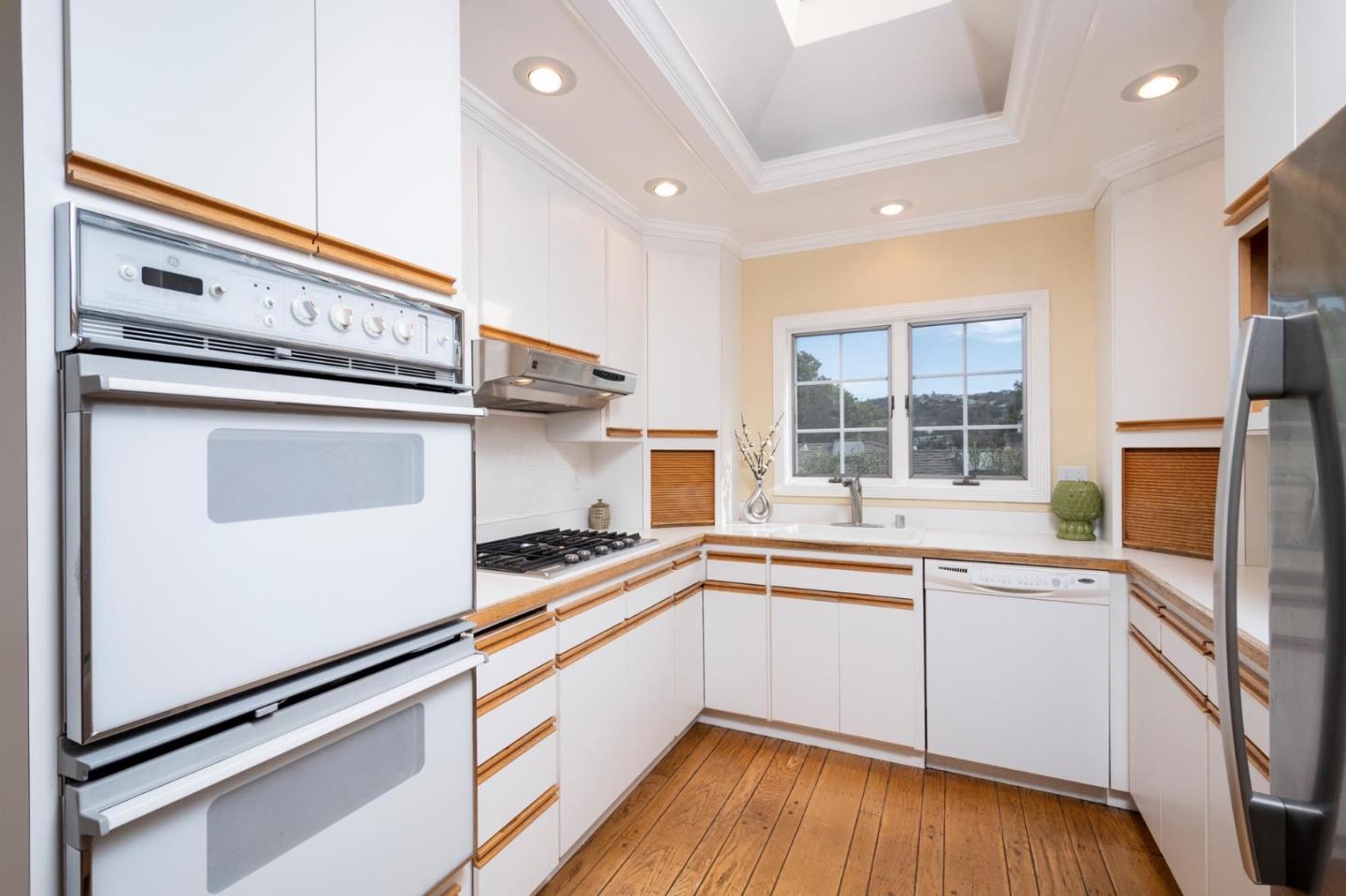 802 Covington Road Belmont, CA 94002 - Photo 10 of 19