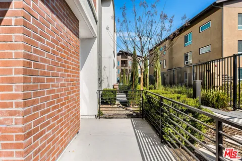 $4,500 | 2700 East Chaucer Street, Unit 34, Los Angeles, CA 90065