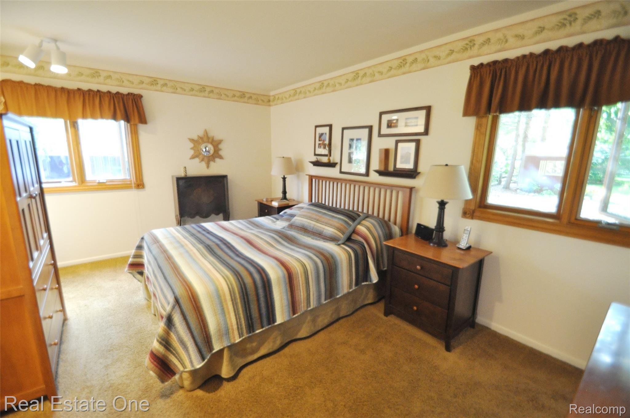 807 Ironstone Drive Rochester, MI 48309 - Photo 18 of 38 19.JPG