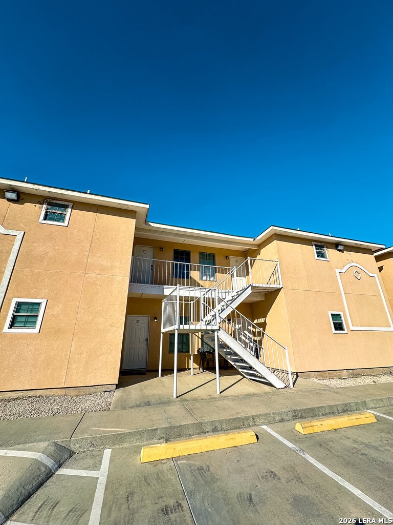 391 Riverside Drive, Unit 17 Eagle Pass, TX 78852 - Photo 4 of 13