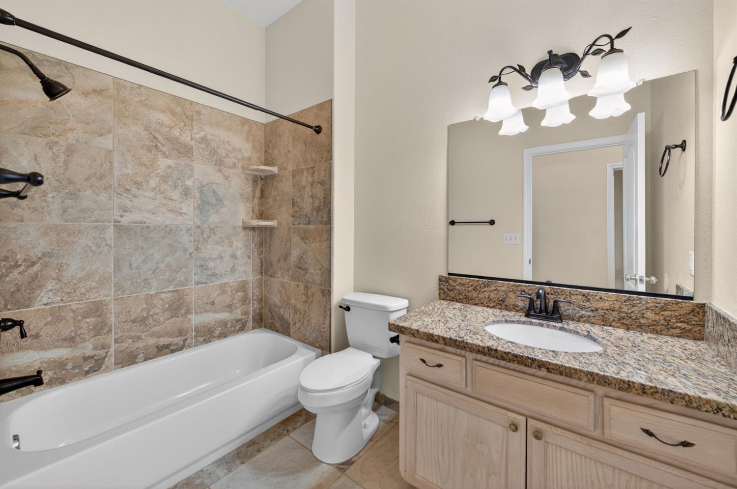 794 Applegate Avenue Clovis, CA 93611 - Photo 13 of 28