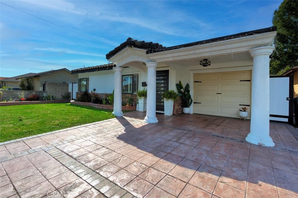 11523 Richeon Avenue Downey, CA 90241 - Photo 2 of 25 a view of a house with backyard and garden