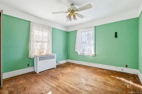 a view of room with window and a ceiling fan