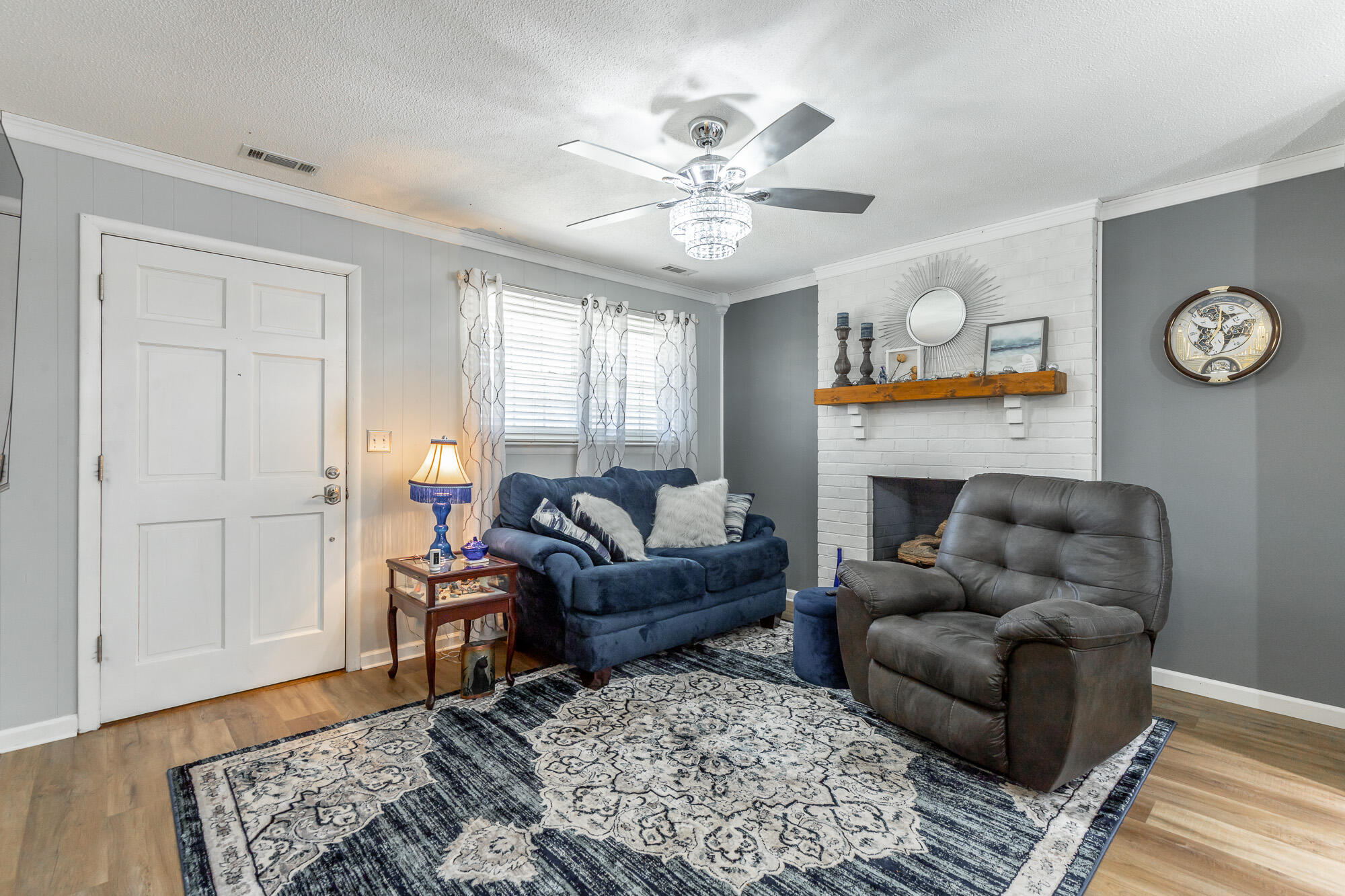 3885 Highway 41 Ringgold, GA 30736 - Photo 6 of 39 Living Room