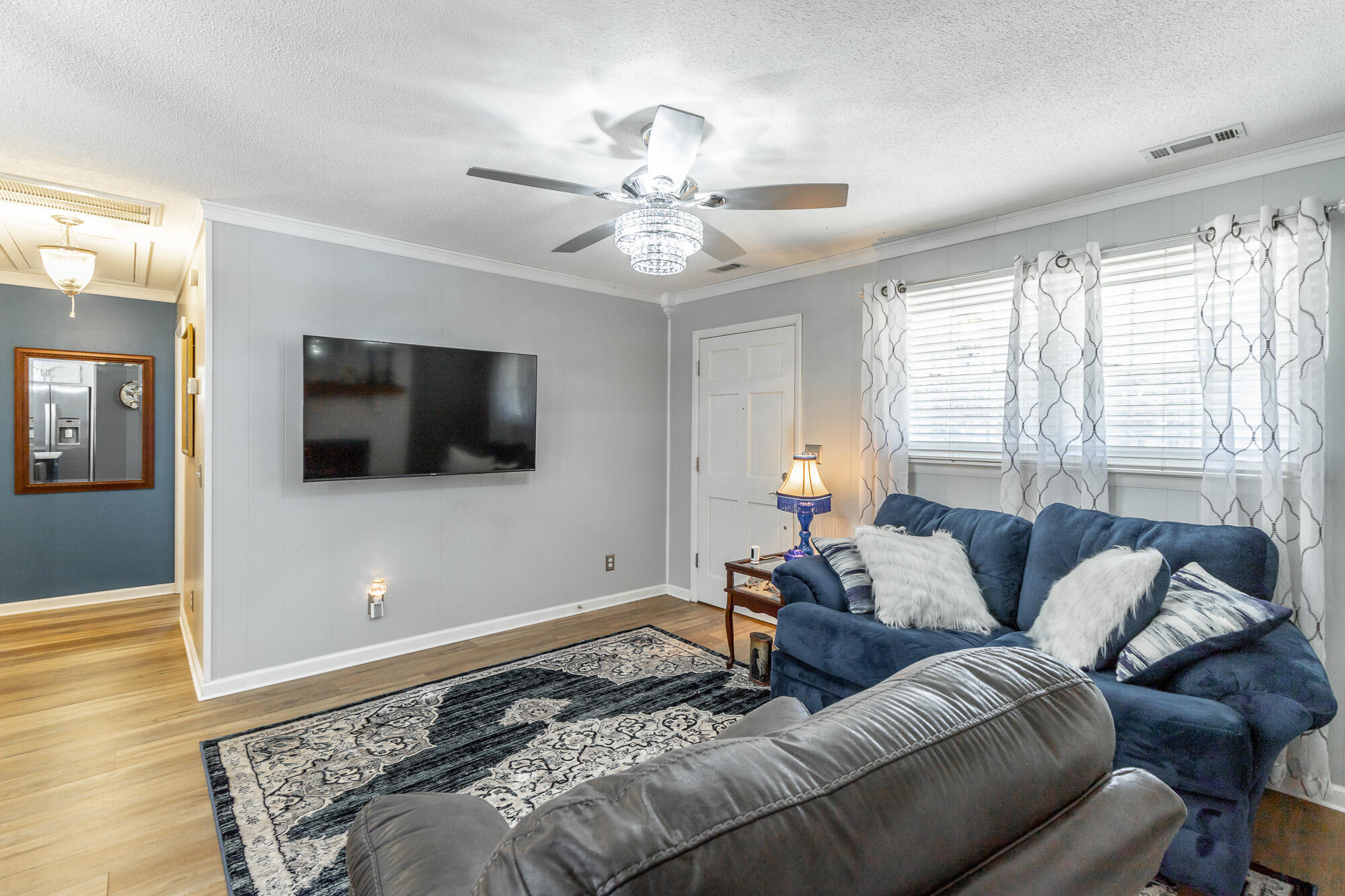 3885 Highway 41 Ringgold, GA 30736 - Photo 7 of 39 Living Room