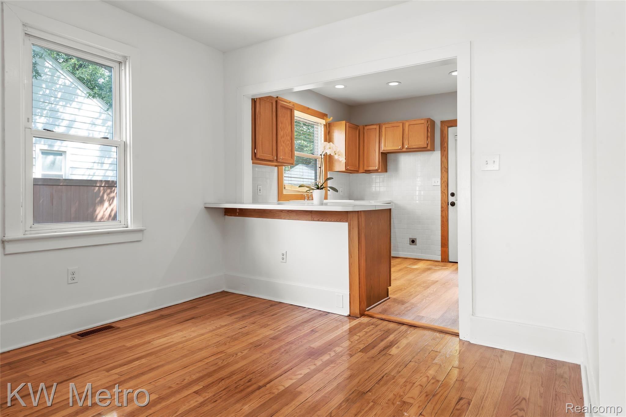 909 Princeton Road Berkley, MI 48072 - Photo 12 of 33 Dining Room and Kitchen