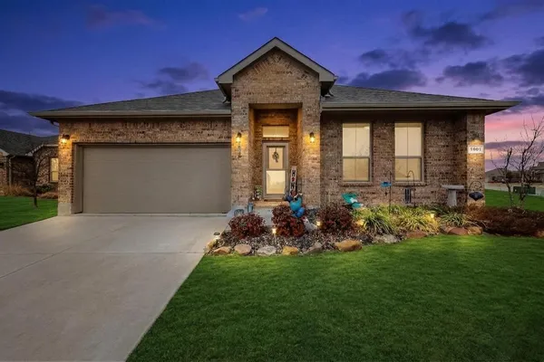 $349,999 | 1601 Omaha Drive, Granbury, TX 76049