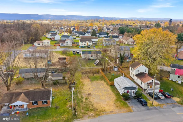 a view of residential houses with outdoor space