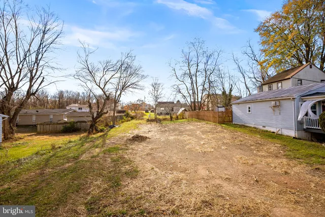 a view of a yard with snow on the roadside