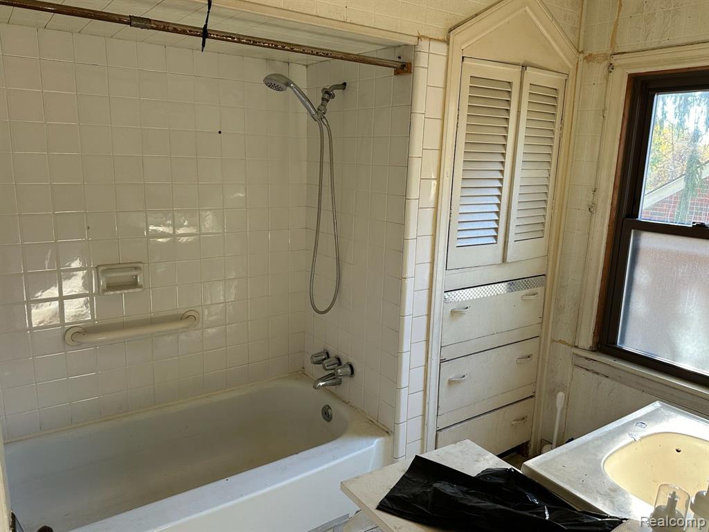 14250 Inkster Road Redford, MI 48239 - Photo 13 of 16 Gallery Image 13