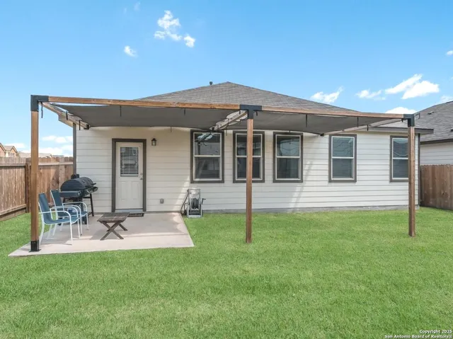 $1,825 | 3930 Legend Woods, New Braunfels, TX 78130