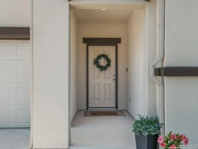 $1,825 | 3930 Legend Woods, New Braunfels, TX 78130