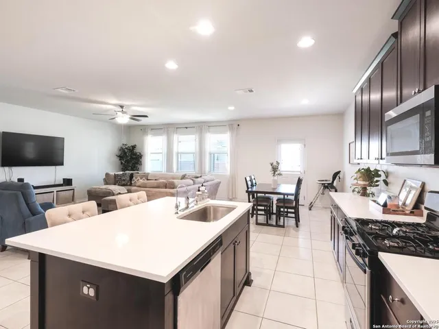 $1,825 | 3930 Legend Woods, New Braunfels, TX 78130