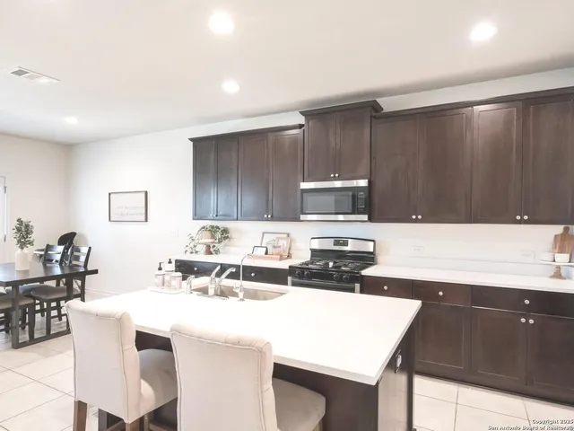 $1,825 | 3930 Legend Woods, New Braunfels, TX 78130