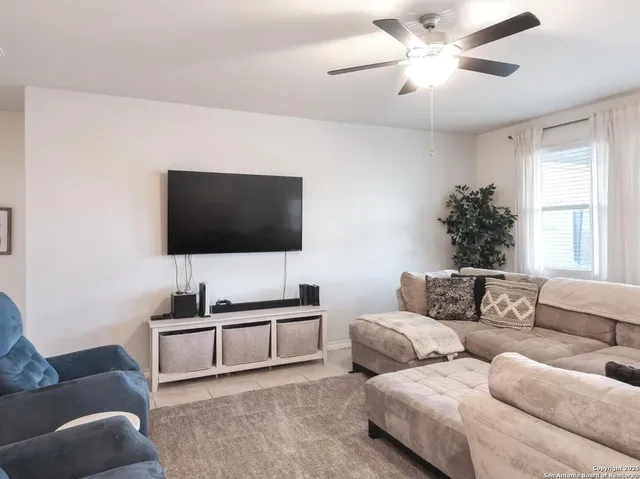 $1,825 | 3930 Legend Woods, New Braunfels, TX 78130