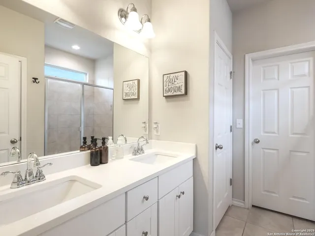 $1,825 | 3930 Legend Woods, New Braunfels, TX 78130