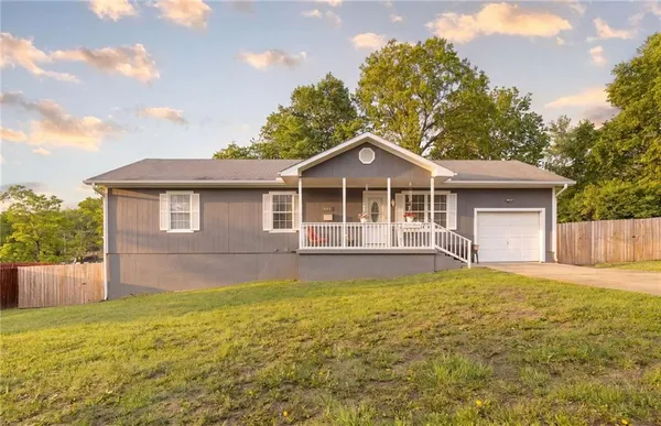 $232,000 | 900 Oak Terrace, Knob Noster, MO 65336