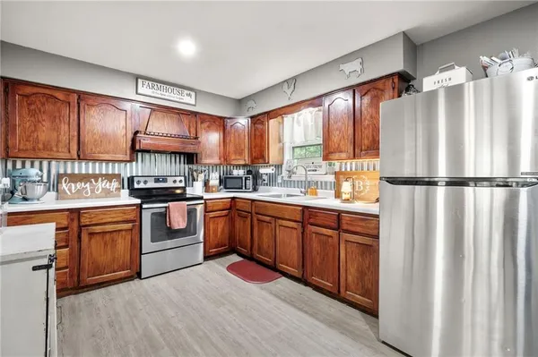 $232,000 | 900 Oak Terrace, Knob Noster, MO 65336