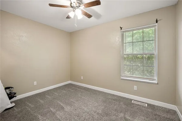 $232,000 | 900 Oak Terrace, Knob Noster, MO 65336