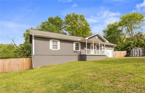 $232,000 | 900 Oak Terrace, Knob Noster, MO 65336
