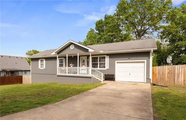 $232,000 | 900 Oak Terrace, Knob Noster, MO 65336