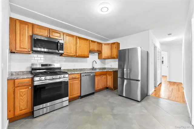 $3,250 | 200-04 39th Avenue | Auburndale