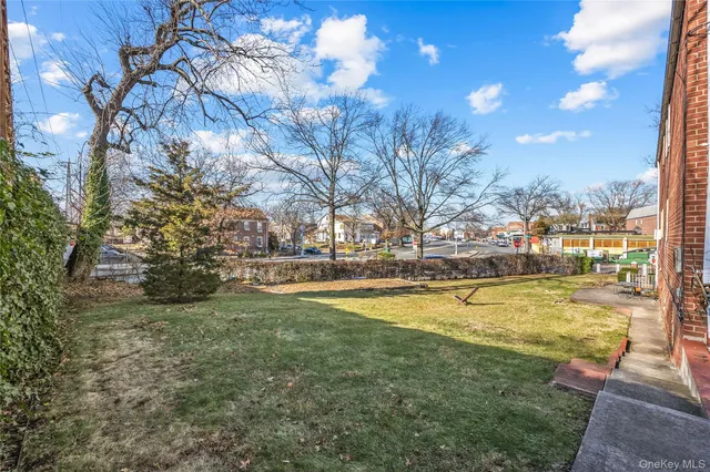 $3,250 | 200-04 39th Avenue | Auburndale