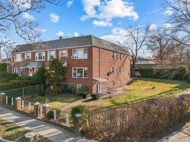 $3,250 | 200-04 39th Avenue | Auburndale