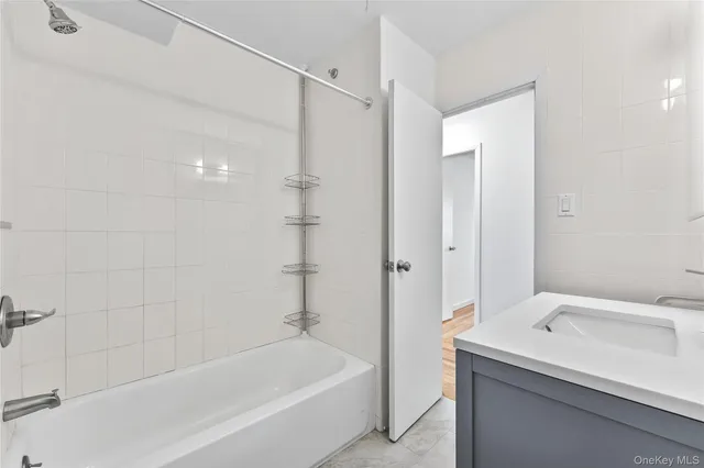 $3,250 | 200-04 39th Avenue | Auburndale