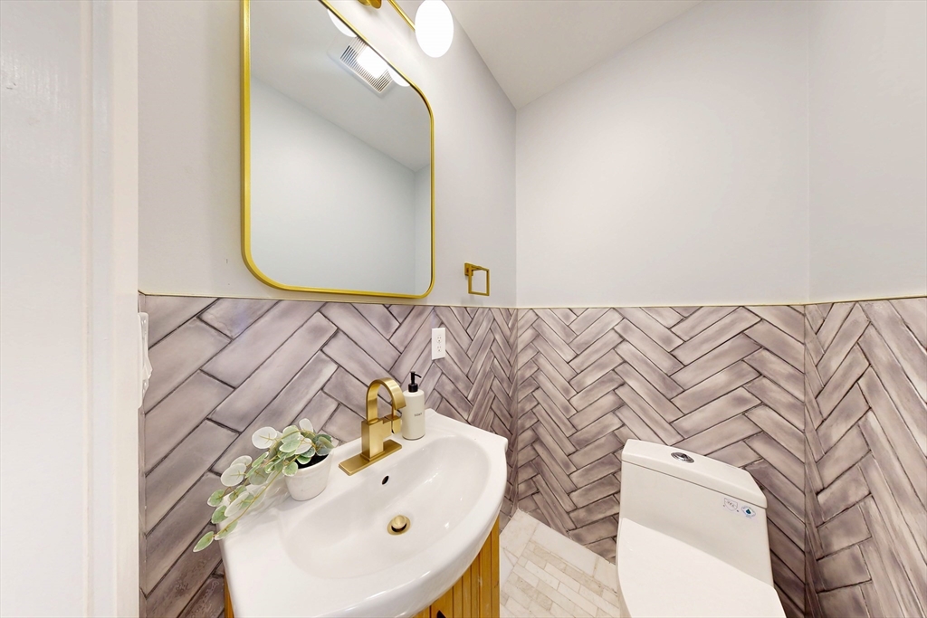 61 Forest Street Wakefield, MA 01880 - Photo 27 of 34