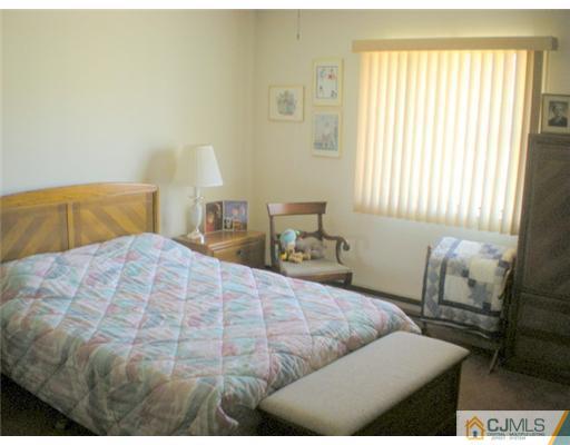 705 B Croydon Road Monroe Township, NJ 08831 - Photo 6 of 19 Gallery Image 6