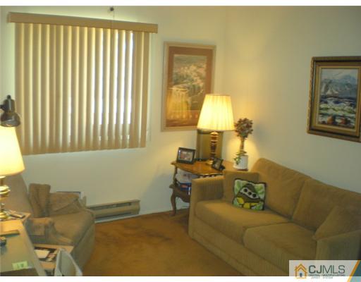 705 B Croydon Road Monroe Township, NJ 08831 - Photo 7 of 19 Gallery Image 7