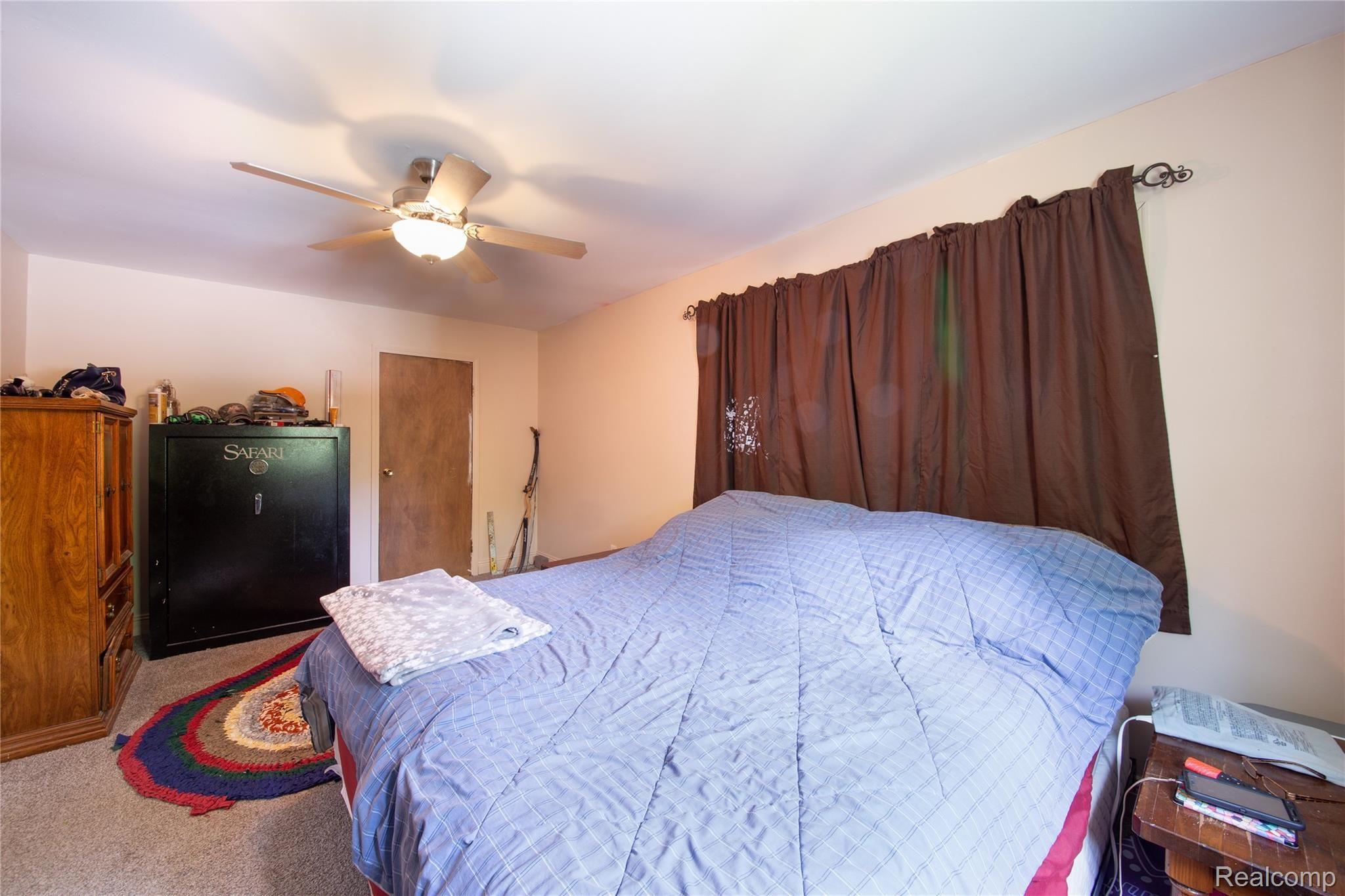 19101 Gudith Road Trenton, MI 48183 - Photo 10 of 35 Gudith_19101_MasterBedroom_01.jpg