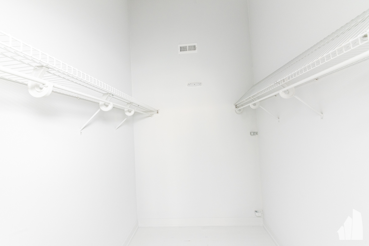 213 North Racine Avenue, Unit 303 Chicago, IL 60607 - Photo 11 of 18 a view of small space