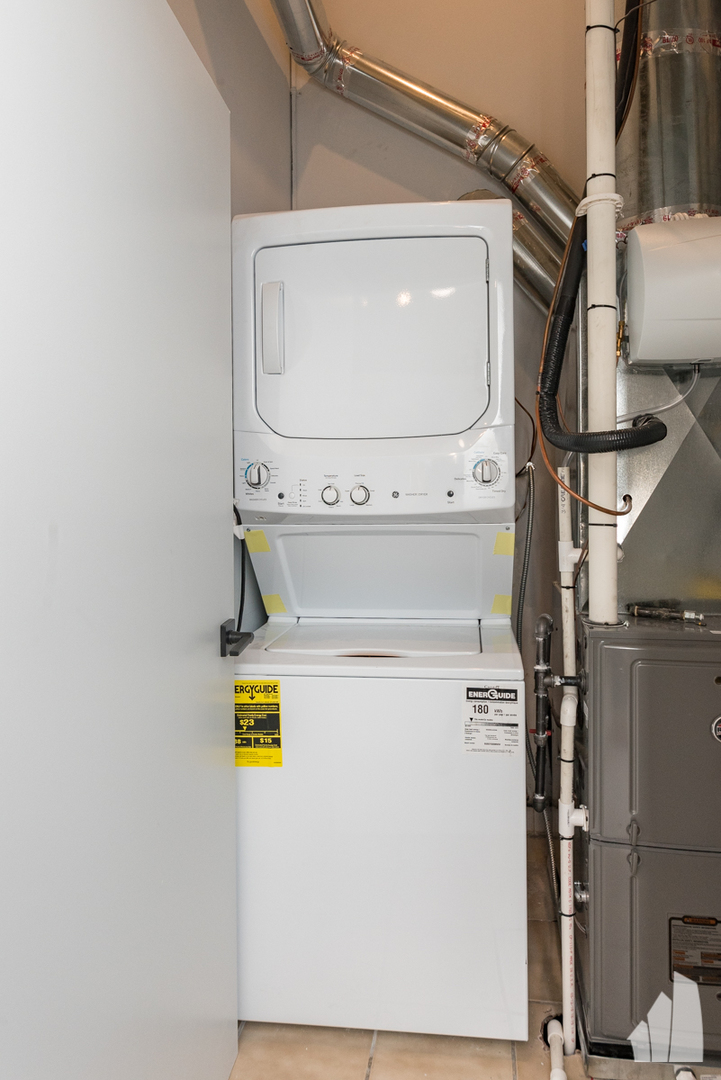 213 North Racine Avenue, Unit 303 Chicago, IL 60607 - Photo 18 of 18 a utility room with dryer and washer