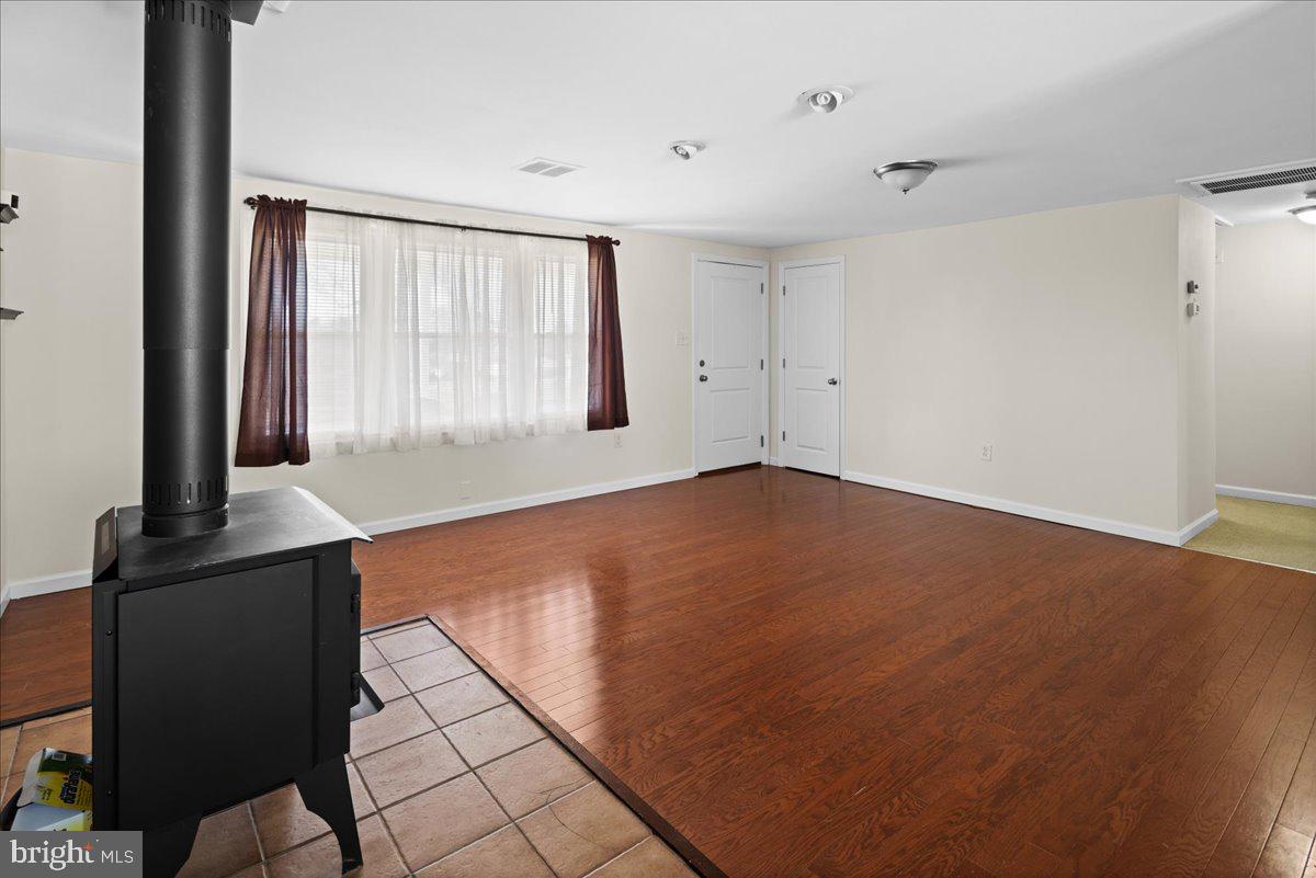 1108 Rudder Avenue Manahawkin, NJ 08050 - Photo 5 of 28 Living Room