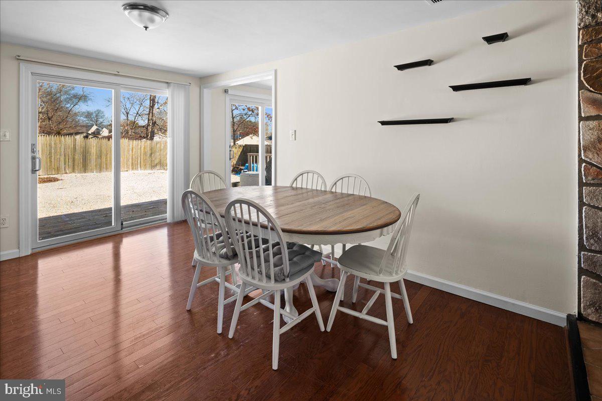 1108 Rudder Avenue Manahawkin, NJ 08050 - Photo 7 of 28 Dining Area