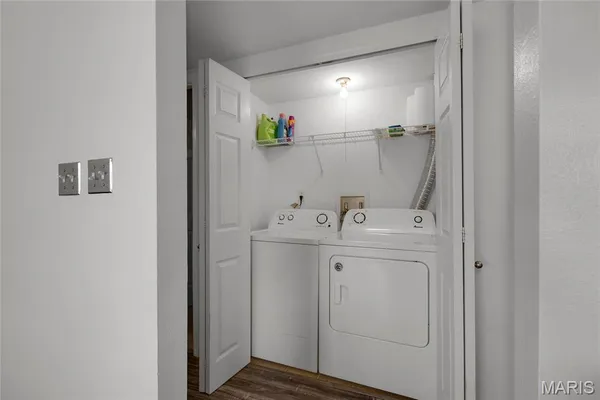 $172,000 | 1943 Greenpoint Drive, Unit 302, Kirkwood, MO 63122