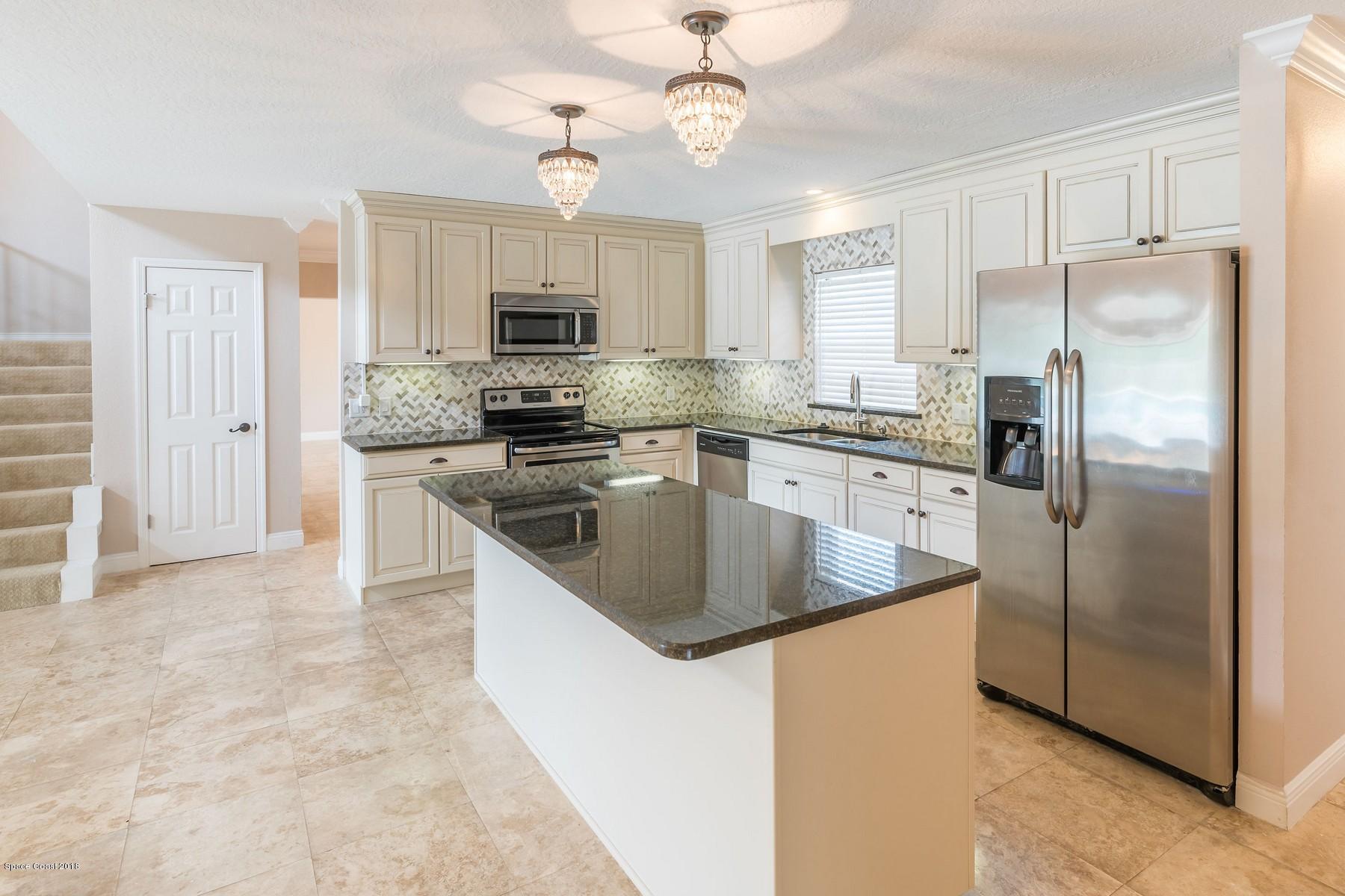 211 Sand Dollar Road Indialantic, FL 32903 - Photo 9 of 37 211SandDollar(140of216)-HDR
