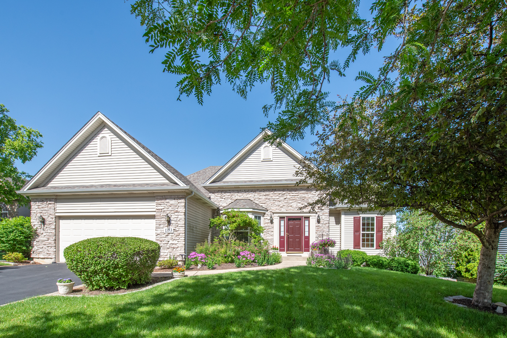 1353 Oak Ridge Lane Montgomery, IL 60538 - Photo 1 of 68 Gallery Image 1