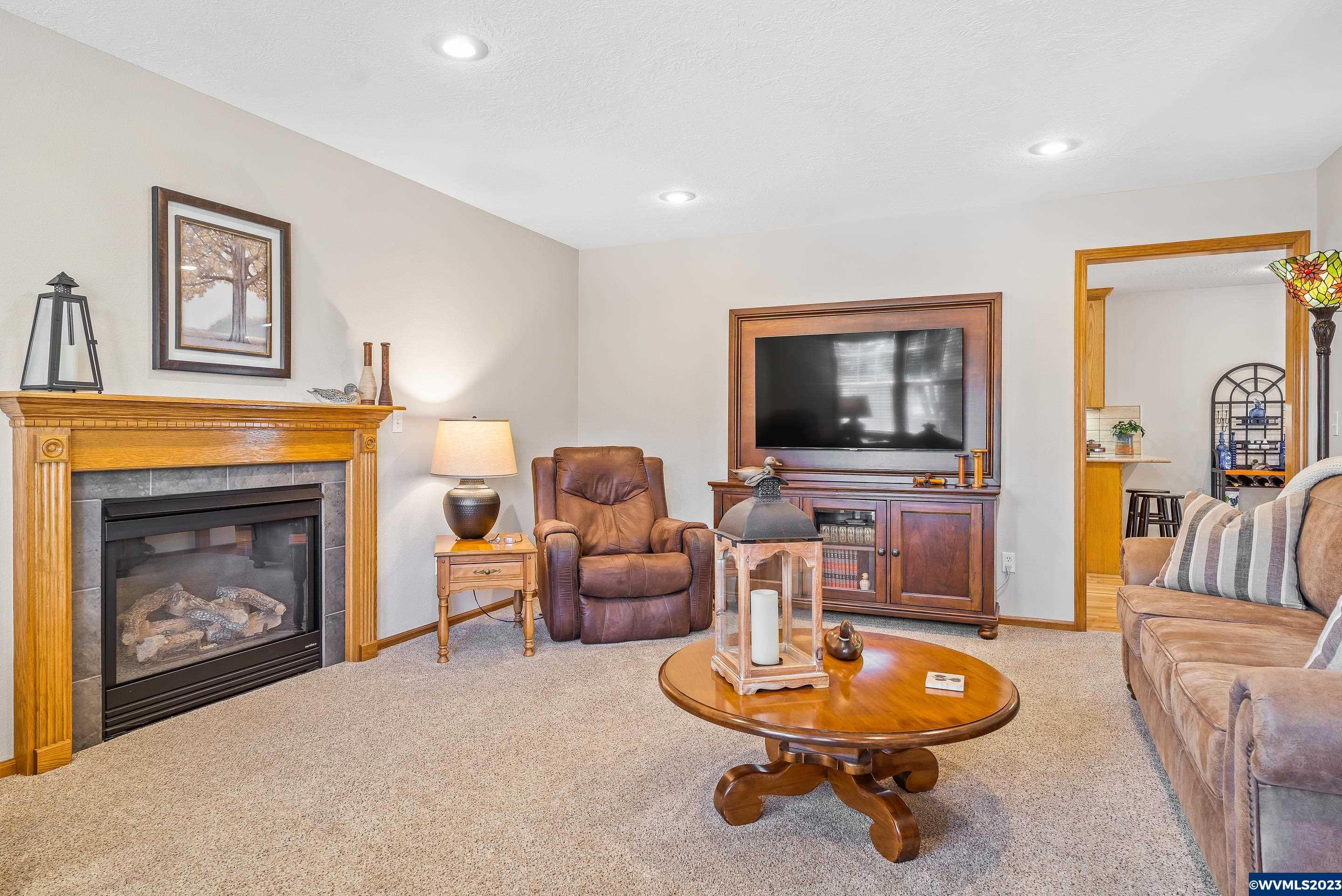 2073 Chase Loop Southwest Albany, OR 97321 - Photo 5 of 40 Gallery Image 5